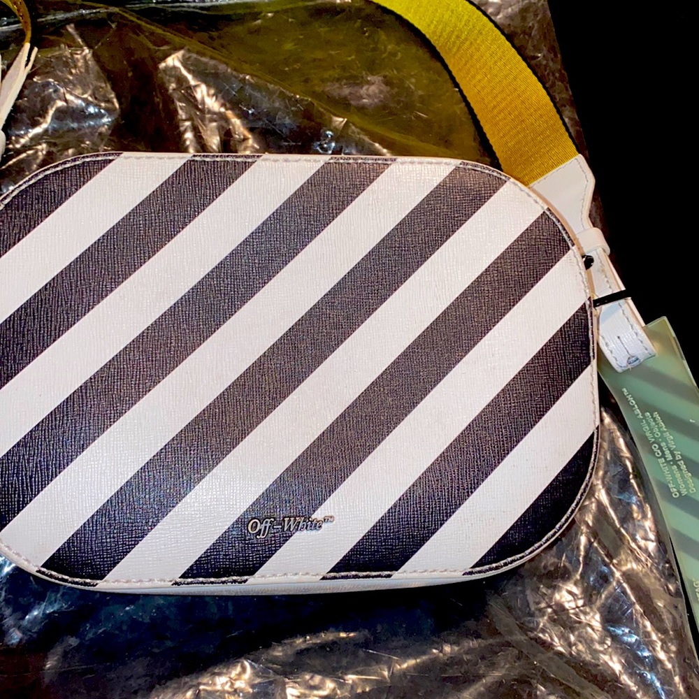 Gently used OFF WHITE purse